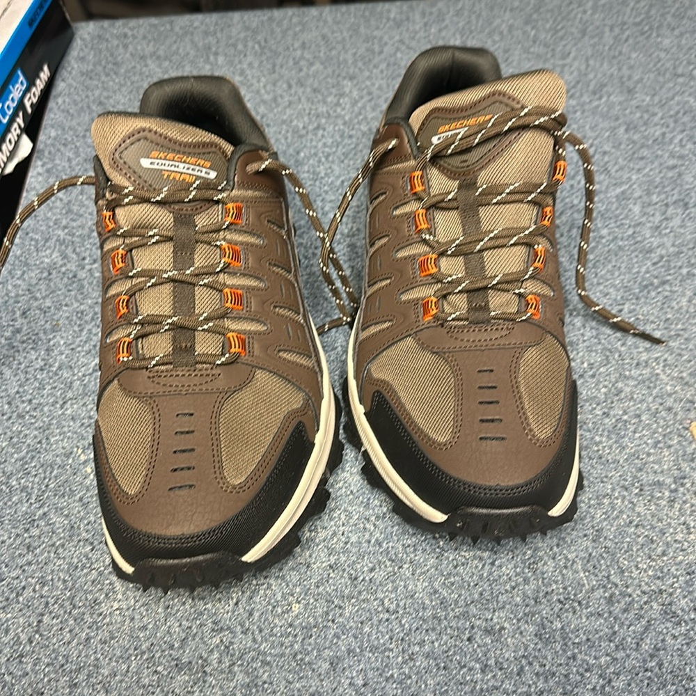 New Men’s Relaxed fit Sketchers with air-cooled memory foam